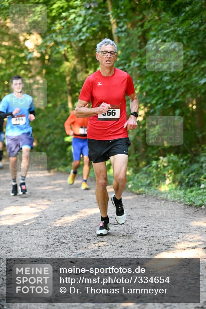 06.10.2024 - Bramfelder Halbmarathon 2024 Dr. Thomas Lammeyer http://msf.ph/oto/7334654 06.10.2024 09:51:54 Laufen 66, 499 meine-sportfotos.de