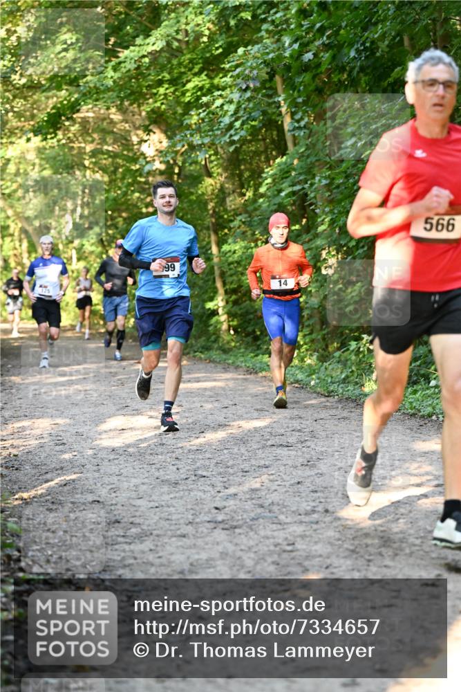 06.10.2024 - Bramfelder Halbmarathon 2024 Dr. Thomas Lammeyer http://msf.ph/oto/7334657 06.10.2024 09:51:54 Laufen 99, 14, 566 meine-sportfotos.de