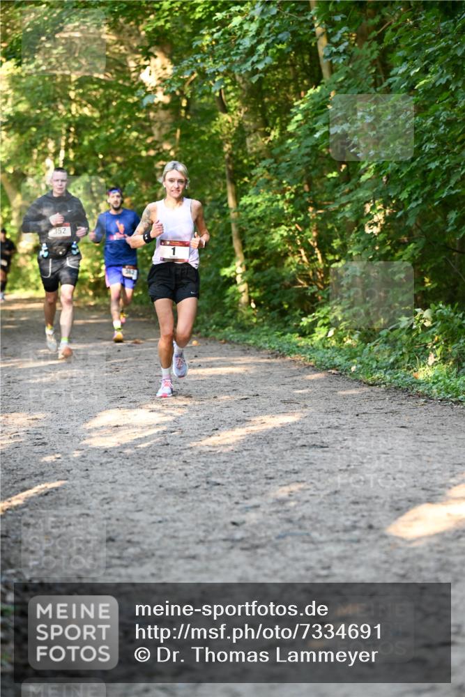06.10.2024 - Bramfelder Halbmarathon 2024 Dr. Thomas Lammeyer http://msf.ph/oto/7334691 06.10.2024 09:52:01 Laufen 352, 362 meine-sportfotos.de