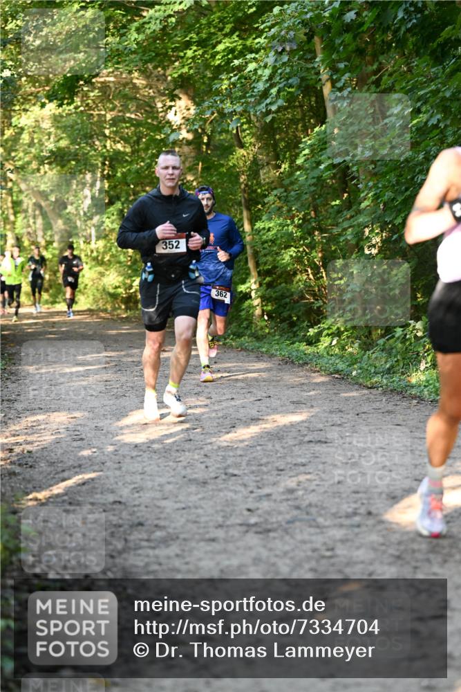 06.10.2024 - Bramfelder Halbmarathon 2024 Dr. Thomas Lammeyer http://msf.ph/oto/7334704 06.10.2024 09:52:03 Laufen 352, 362 meine-sportfotos.de