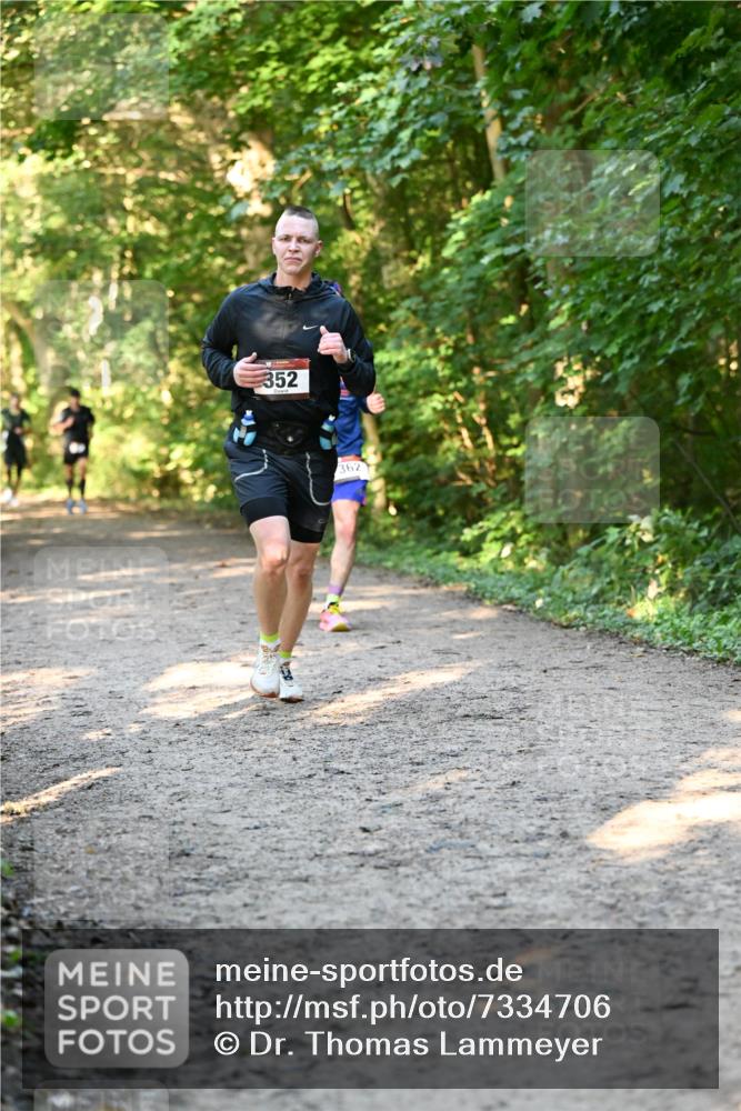 06.10.2024 - Bramfelder Halbmarathon 2024 Dr. Thomas Lammeyer http://msf.ph/oto/7334706 06.10.2024 09:52:04 Laufen 352, 362 meine-sportfotos.de