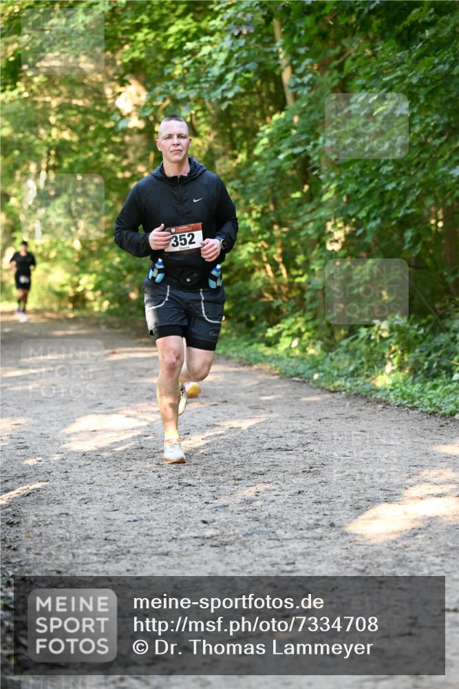 06.10.2024 - Bramfelder Halbmarathon 2024 Dr. Thomas Lammeyer http://msf.ph/oto/7334708 06.10.2024 09:52:04 Laufen 352 meine-sportfotos.de
