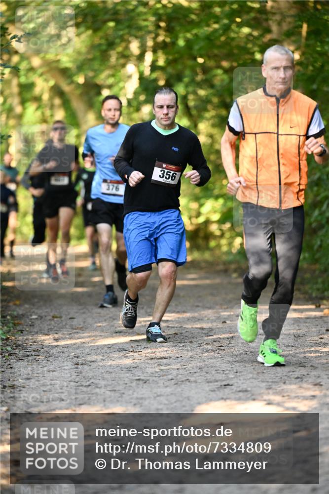 06.10.2024 - Bramfelder Halbmarathon 2024 Dr. Thomas Lammeyer http://msf.ph/oto/7334809 06.10.2024 09:52:30 Laufen 376, 356 meine-sportfotos.de