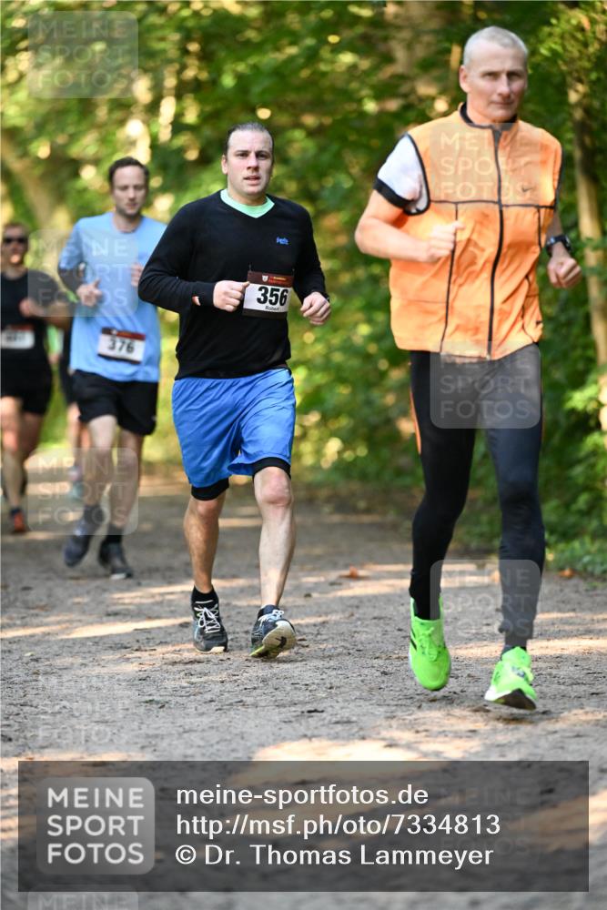 06.10.2024 - Bramfelder Halbmarathon 2024 Dr. Thomas Lammeyer http://msf.ph/oto/7334813 06.10.2024 09:52:31 Laufen 376, 356 meine-sportfotos.de