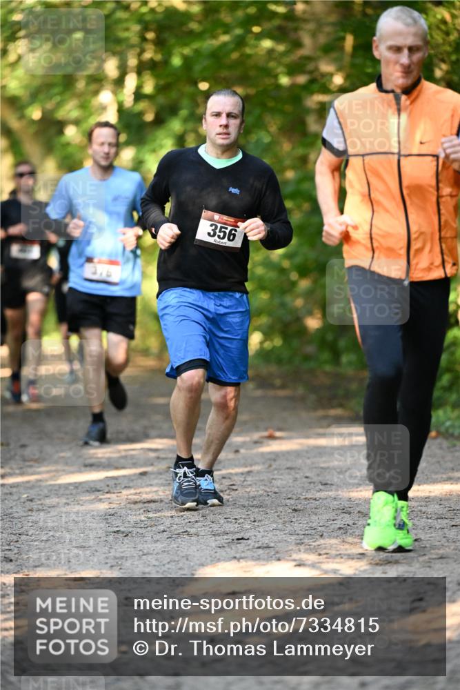 06.10.2024 - Bramfelder Halbmarathon 2024 Dr. Thomas Lammeyer http://msf.ph/oto/7334815 06.10.2024 09:52:31 Laufen 376, 356 meine-sportfotos.de