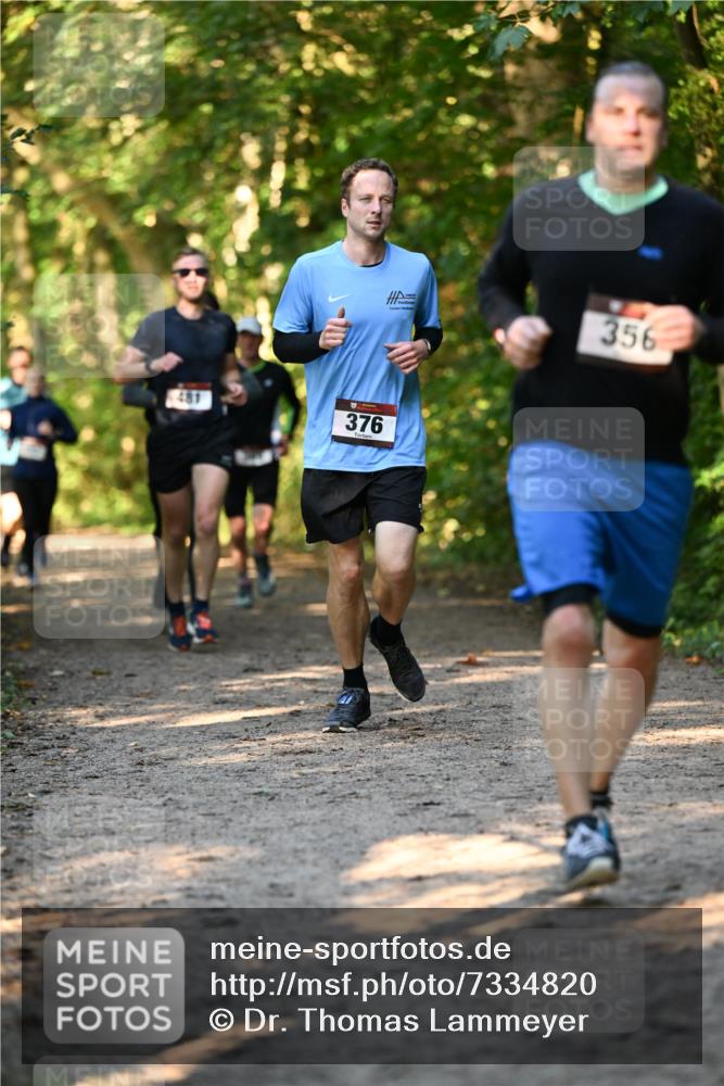 06.10.2024 - Bramfelder Halbmarathon 2024 Dr. Thomas Lammeyer http://msf.ph/oto/7334820 06.10.2024 09:52:32 Laufen 376, 356 meine-sportfotos.de