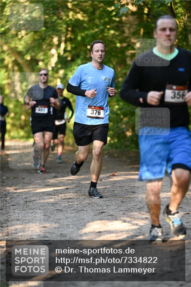 06.10.2024 - Bramfelder Halbmarathon 2024 Dr. Thomas Lammeyer http://msf.ph/oto/7334822 06.10.2024 09:52:33 Laufen 376, 356 meine-sportfotos.de