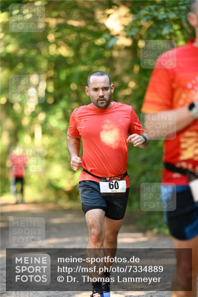 06.10.2024 - Bramfelder Halbmarathon 2024 Dr. Thomas Lammeyer http://msf.ph/oto/7334889 06.10.2024 09:53:00 Laufen 60 meine-sportfotos.de