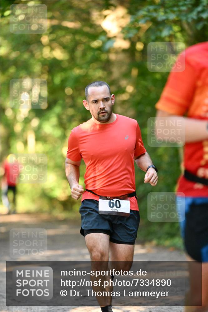06.10.2024 - Bramfelder Halbmarathon 2024 Dr. Thomas Lammeyer http://msf.ph/oto/7334890 06.10.2024 09:53:00 Laufen 60 meine-sportfotos.de