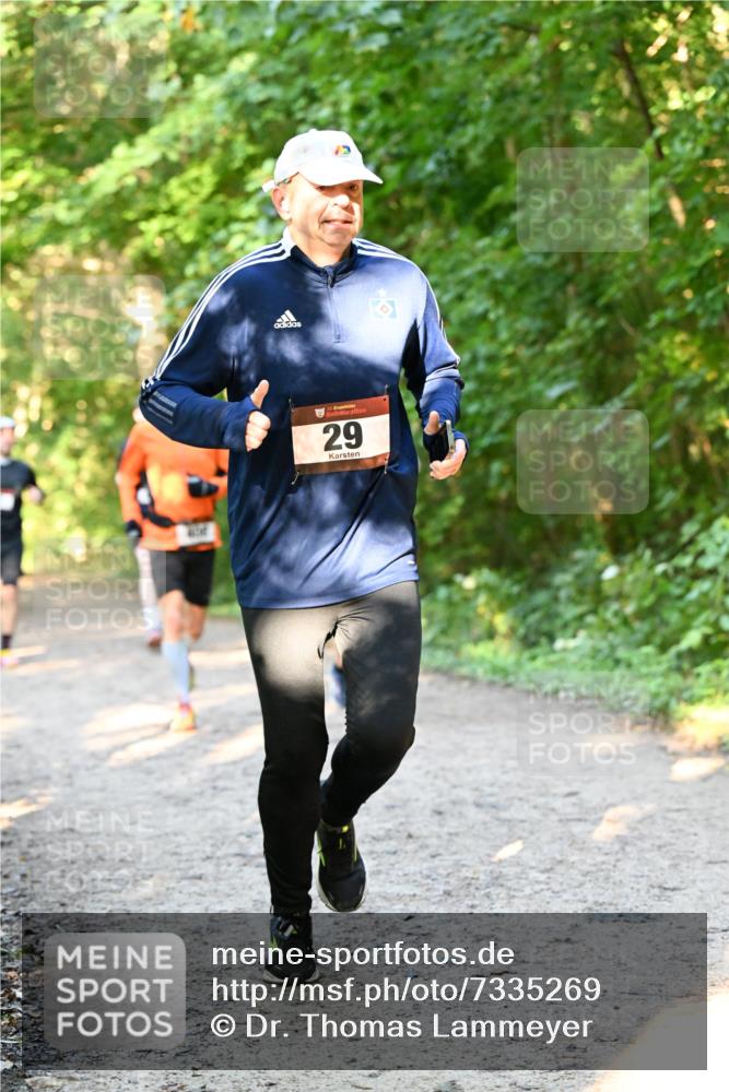 06.10.2024 - Bramfelder Halbmarathon 2024 Dr. Thomas Lammeyer http://msf.ph/oto/7335269 06.10.2024 09:54:44 Laufen 33, 29 meine-sportfotos.de