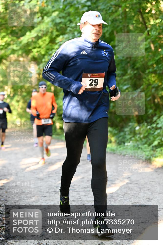 06.10.2024 - Bramfelder Halbmarathon 2024 Dr. Thomas Lammeyer http://msf.ph/oto/7335270 06.10.2024 09:54:44 Laufen 31, 29 meine-sportfotos.de