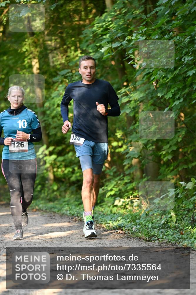 06.10.2024 - Bramfelder Halbmarathon 2024 Dr. Thomas Lammeyer http://msf.ph/oto/7335564 06.10.2024 09:55:55 Laufen 10, 126, 124 meine-sportfotos.de