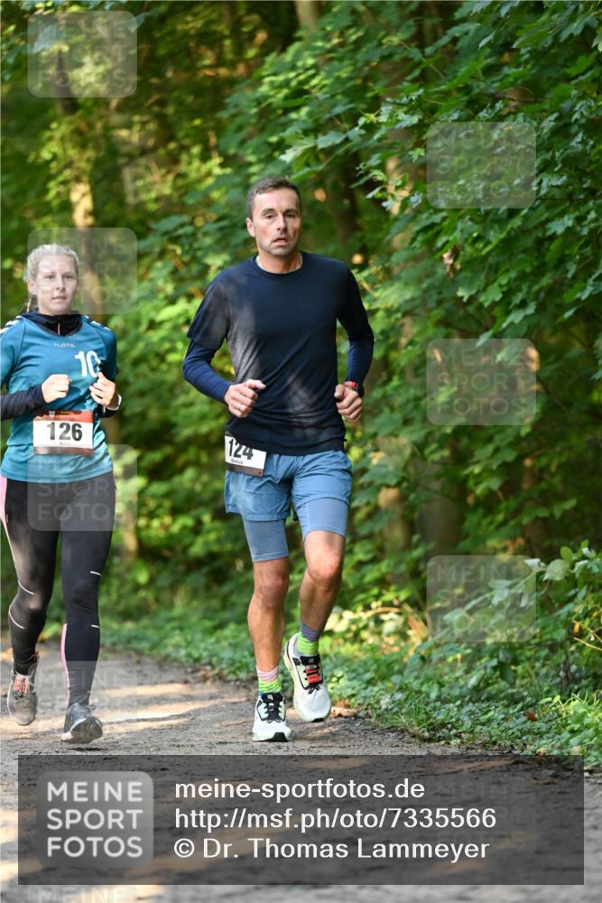 06.10.2024 - Bramfelder Halbmarathon 2024 Dr. Thomas Lammeyer http://msf.ph/oto/7335566 06.10.2024 09:55:55 Laufen 10, 126, 124 meine-sportfotos.de