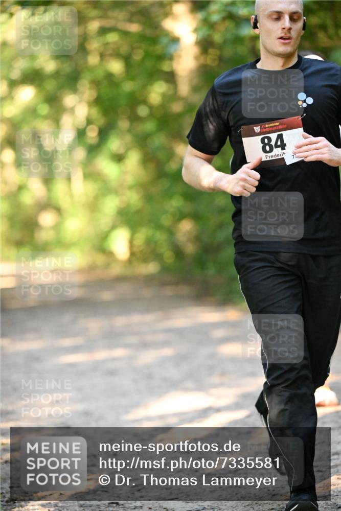 06.10.2024 - Bramfelder Halbmarathon 2024 Dr. Thomas Lammeyer http://msf.ph/oto/7335581 06.10.2024 09:55:59 Laufen 33, 84 meine-sportfotos.de