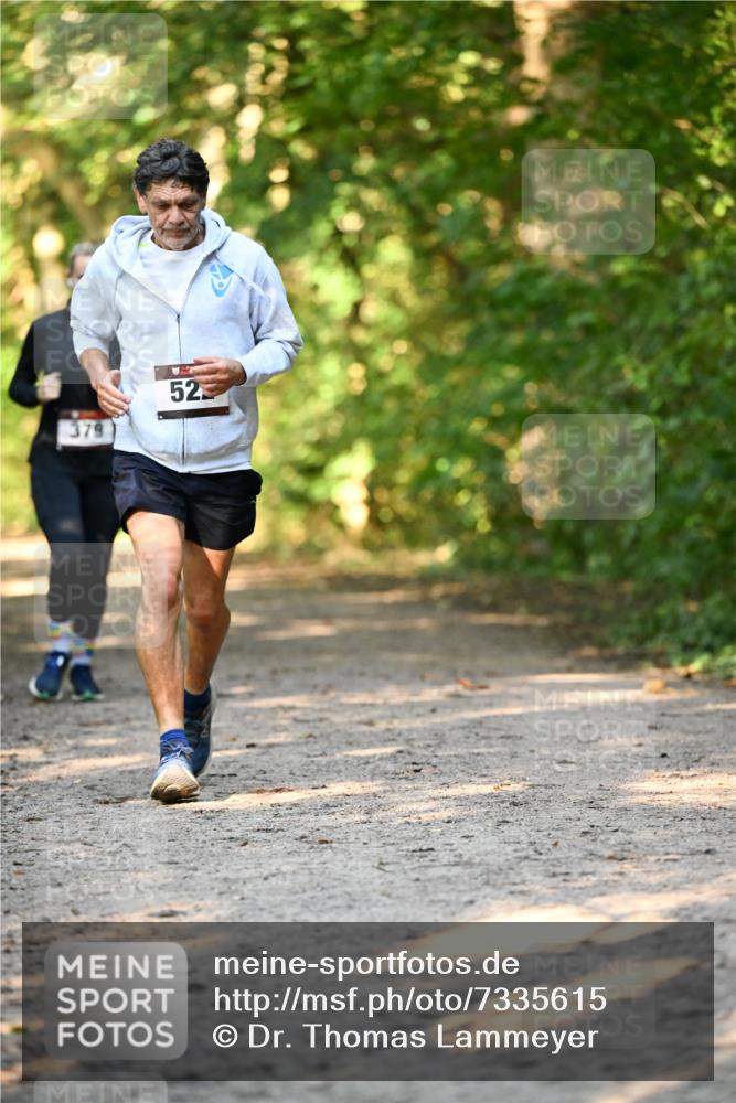 06.10.2024 - Bramfelder Halbmarathon 2024 Dr. Thomas Lammeyer http://msf.ph/oto/7335615 06.10.2024 09:56:45 Laufen 379, 52 meine-sportfotos.de