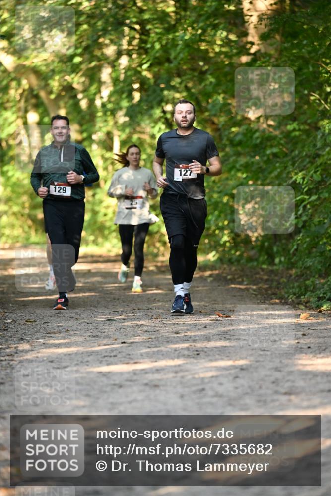 06.10.2024 - Bramfelder Halbmarathon 2024 Dr. Thomas Lammeyer http://msf.ph/oto/7335682 06.10.2024 09:57:20 Laufen 129, 127 meine-sportfotos.de