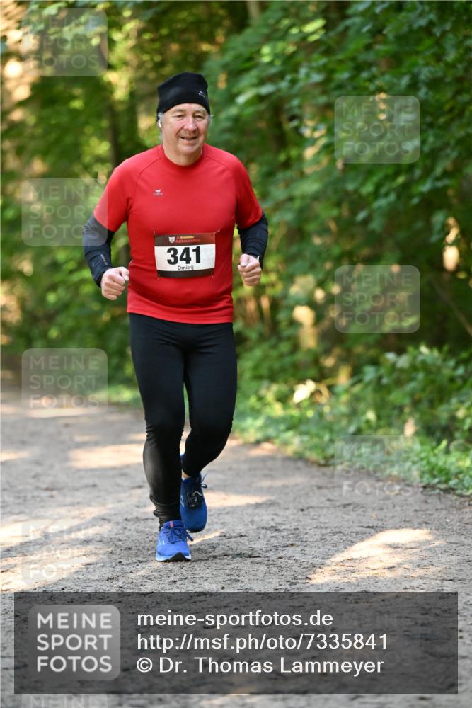06.10.2024 - Bramfelder Halbmarathon 2024 Dr. Thomas Lammeyer http://msf.ph/oto/7335841 06.10.2024 09:59:34 Laufen 33, 341 meine-sportfotos.de