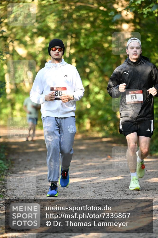 06.10.2024 - Bramfelder Halbmarathon 2024 Dr. Thomas Lammeyer http://msf.ph/oto/7335867 06.10.2024 10:00:03 Laufen 80, 81 meine-sportfotos.de