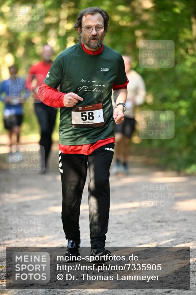 06.10.2024 - Bramfelder Halbmarathon 2024 Dr. Thomas Lammeyer http://msf.ph/oto/7335905 06.10.2024 10:00:38 Laufen 35, 31, 58, 6 meine-sportfotos.de