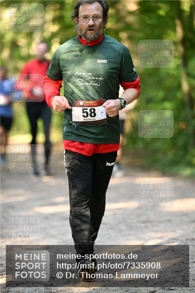 06.10.2024 - Bramfelder Halbmarathon 2024 Dr. Thomas Lammeyer http://msf.ph/oto/7335908 06.10.2024 10:00:38 Laufen 35, 58, 9 meine-sportfotos.de