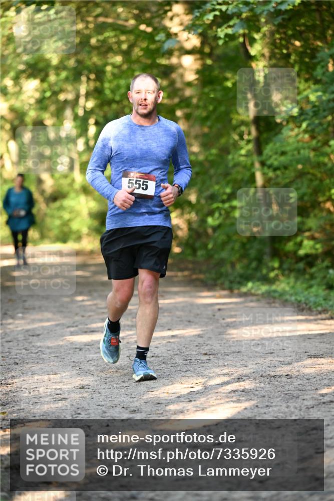 06.10.2024 - Bramfelder Halbmarathon 2024 Dr. Thomas Lammeyer http://msf.ph/oto/7335926 06.10.2024 10:00:45 Laufen 0, 555 meine-sportfotos.de