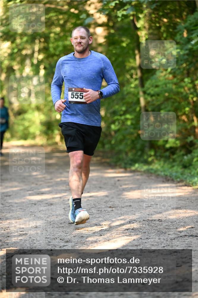 06.10.2024 - Bramfelder Halbmarathon 2024 Dr. Thomas Lammeyer http://msf.ph/oto/7335928 06.10.2024 10:00:45 Laufen 555 meine-sportfotos.de