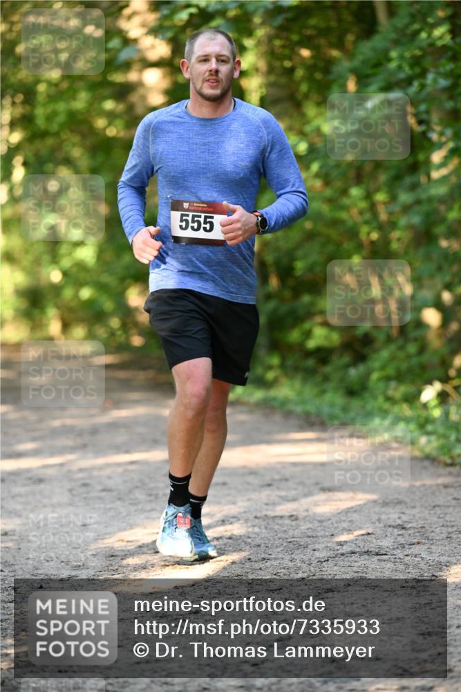06.10.2024 - Bramfelder Halbmarathon 2024 Dr. Thomas Lammeyer http://msf.ph/oto/7335933 06.10.2024 10:00:46 Laufen 555 meine-sportfotos.de