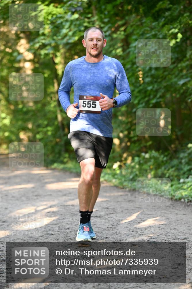 06.10.2024 - Bramfelder Halbmarathon 2024 Dr. Thomas Lammeyer http://msf.ph/oto/7335939 06.10.2024 10:00:47 Laufen 555 meine-sportfotos.de