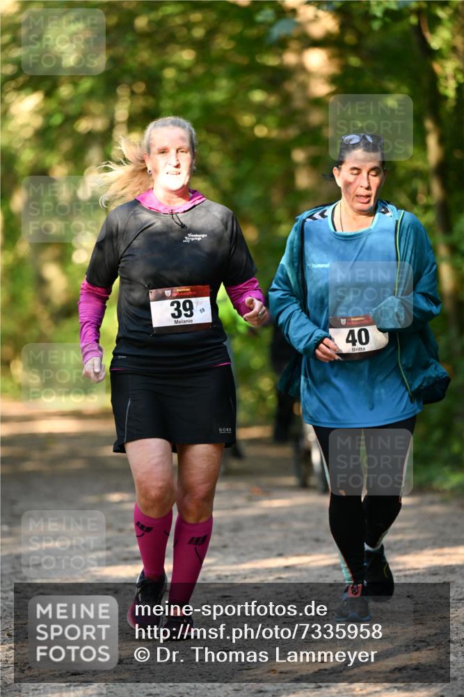 06.10.2024 - Bramfelder Halbmarathon 2024 Dr. Thomas Lammeyer http://msf.ph/oto/7335958 06.10.2024 10:00:55 Laufen 33, 39, 59, 40 meine-sportfotos.de