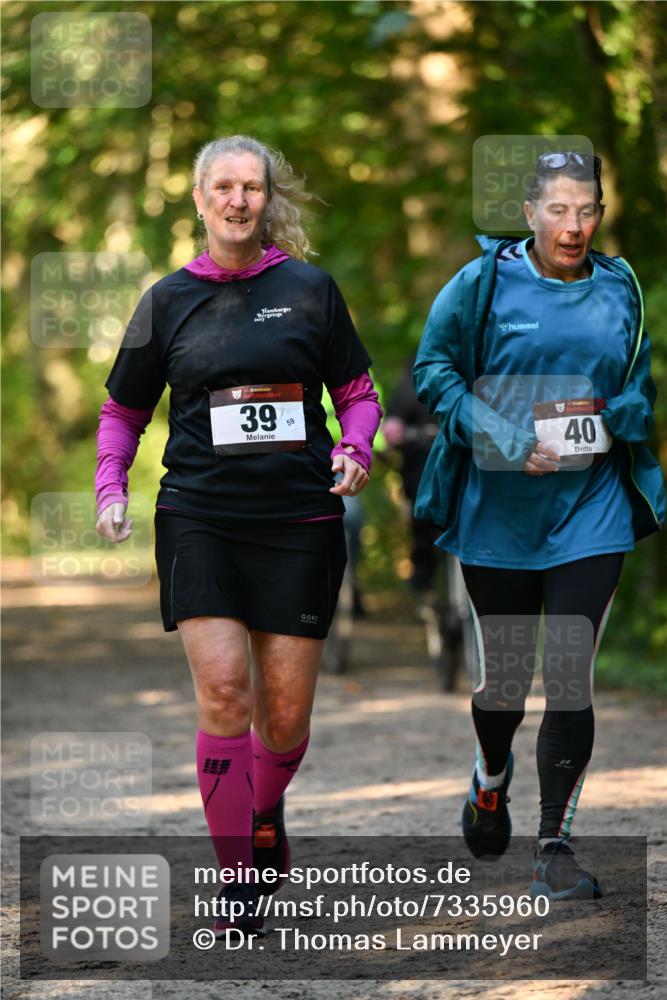 06.10.2024 - Bramfelder Halbmarathon 2024 Dr. Thomas Lammeyer http://msf.ph/oto/7335960 06.10.2024 10:00:55 Laufen 33, 39, 59, 40 meine-sportfotos.de