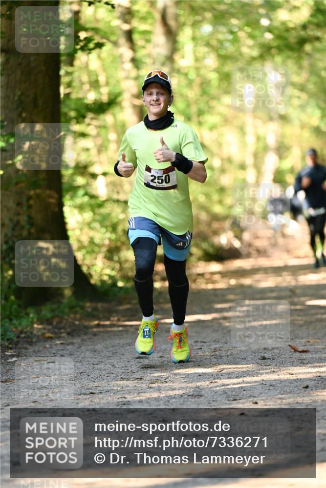06.10.2024 - Bramfelder Halbmarathon 2024 Dr. Thomas Lammeyer http://msf.ph/oto/7336271 06.10.2024 10:11:50 Laufen 250 meine-sportfotos.de