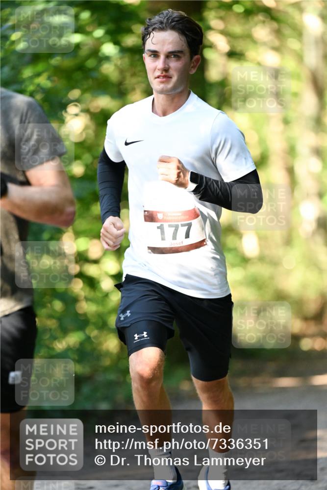 06.10.2024 - Bramfelder Halbmarathon 2024 Dr. Thomas Lammeyer http://msf.ph/oto/7336351 06.10.2024 10:12:20 Laufen 177 meine-sportfotos.de