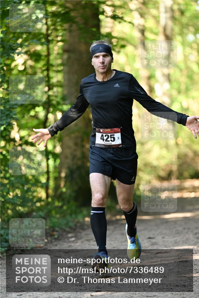 06.10.2024 - Bramfelder Halbmarathon 2024 Dr. Thomas Lammeyer http://msf.ph/oto/7336489 06.10.2024 10:14:18 Laufen 425 meine-sportfotos.de