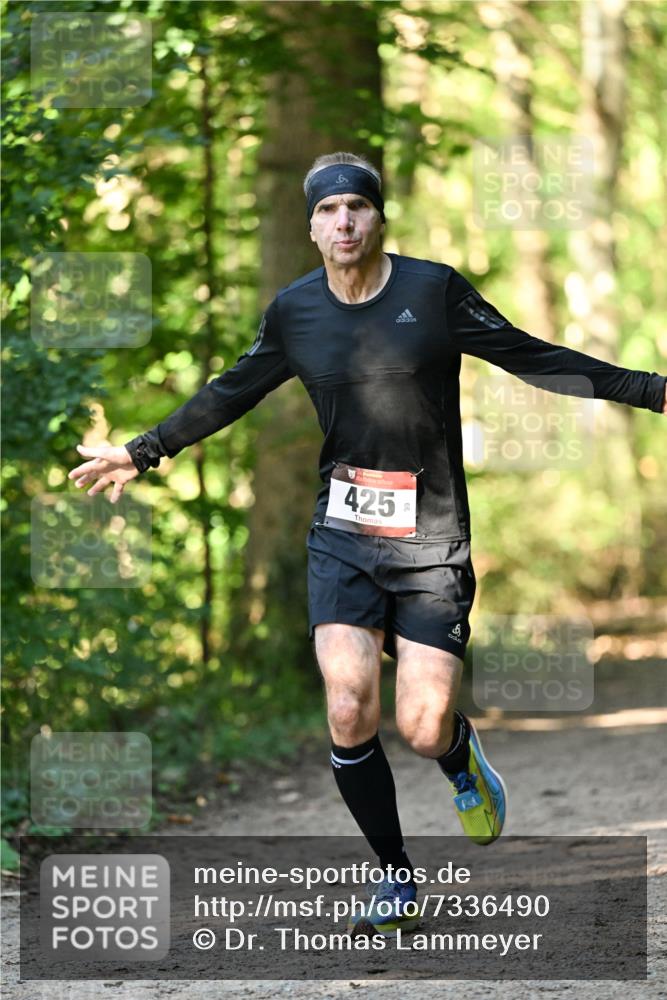 06.10.2024 - Bramfelder Halbmarathon 2024 Dr. Thomas Lammeyer http://msf.ph/oto/7336490 06.10.2024 10:14:18 Laufen 425 meine-sportfotos.de