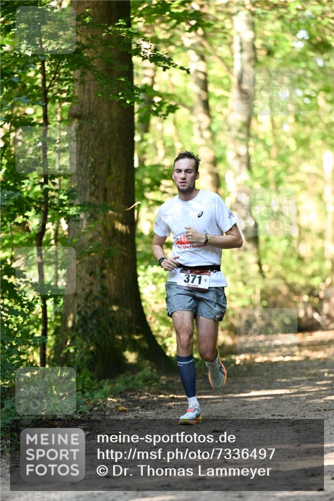 06.10.2024 - Bramfelder Halbmarathon 2024 Dr. Thomas Lammeyer http://msf.ph/oto/7336497 06.10.2024 10:14:23 Laufen 371 meine-sportfotos.de
