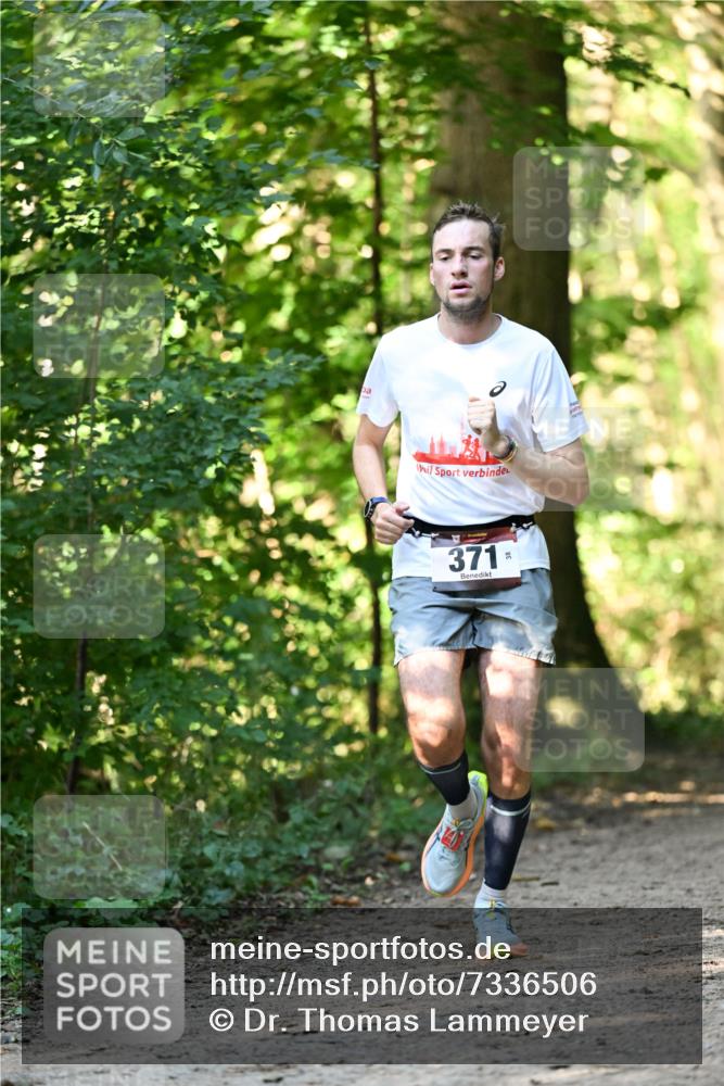 06.10.2024 - Bramfelder Halbmarathon 2024 Dr. Thomas Lammeyer http://msf.ph/oto/7336506 06.10.2024 10:14:25 Laufen 371 meine-sportfotos.de