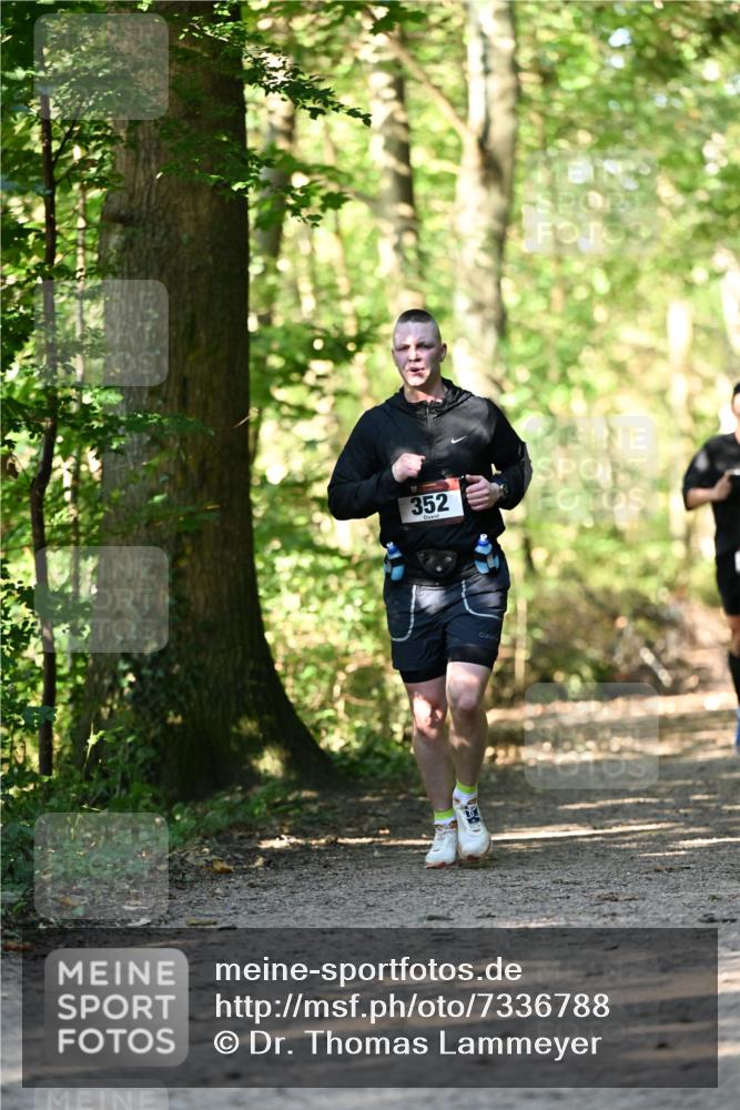 06.10.2024 - Bramfelder Halbmarathon 2024 Dr. Thomas Lammeyer http://msf.ph/oto/7336788 06.10.2024 10:17:09 Laufen 352 meine-sportfotos.de