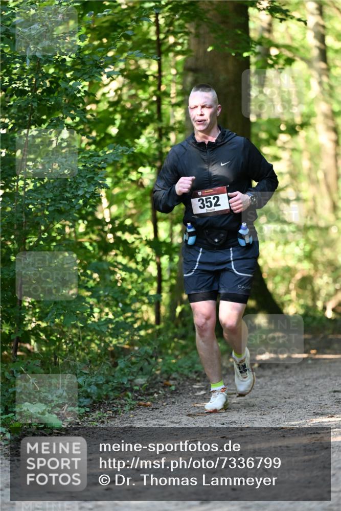 06.10.2024 - Bramfelder Halbmarathon 2024 Dr. Thomas Lammeyer http://msf.ph/oto/7336799 06.10.2024 10:17:10 Laufen 352 meine-sportfotos.de