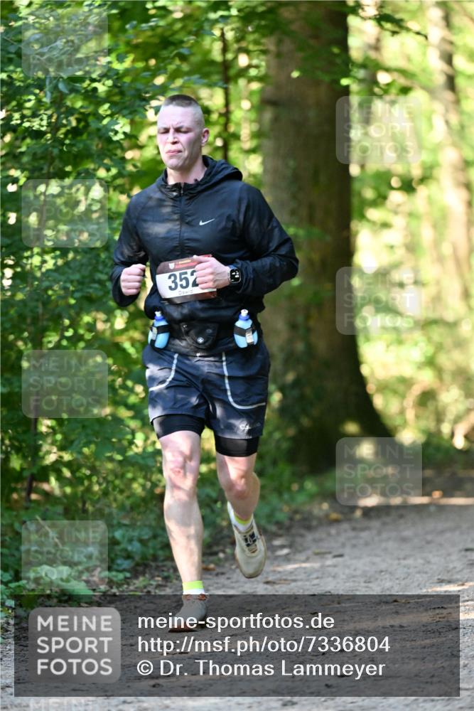 06.10.2024 - Bramfelder Halbmarathon 2024 Dr. Thomas Lammeyer http://msf.ph/oto/7336804 06.10.2024 10:17:11 Laufen 352 meine-sportfotos.de