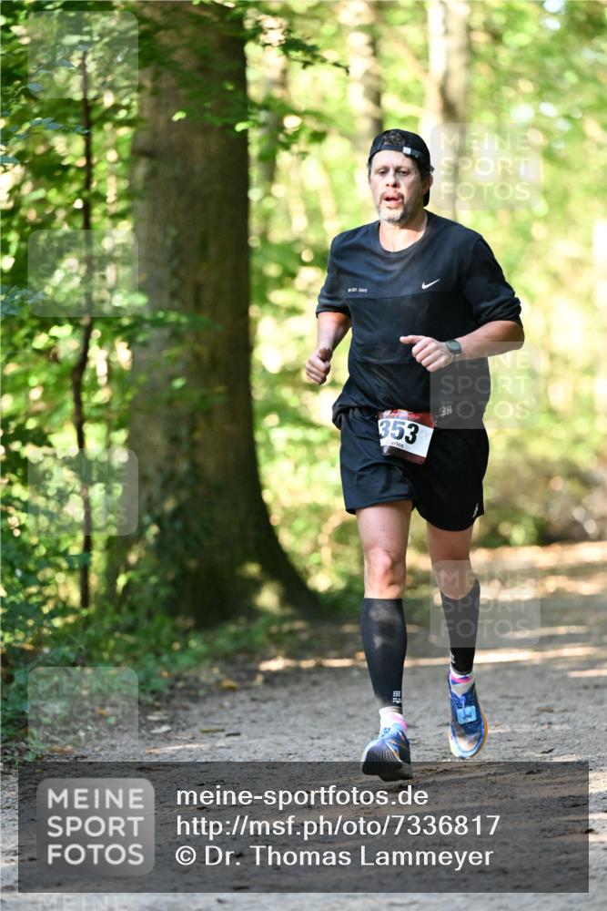 06.10.2024 - Bramfelder Halbmarathon 2024 Dr. Thomas Lammeyer http://msf.ph/oto/7336817 06.10.2024 10:17:14 Laufen 2002, 353, 3 meine-sportfotos.de