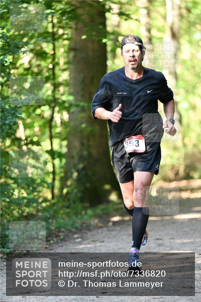 06.10.2024 - Bramfelder Halbmarathon 2024 Dr. Thomas Lammeyer http://msf.ph/oto/7336820 06.10.2024 10:17:14 Laufen 2002, 253 meine-sportfotos.de