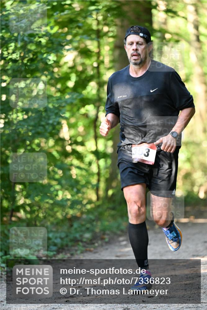 06.10.2024 - Bramfelder Halbmarathon 2024 Dr. Thomas Lammeyer http://msf.ph/oto/7336823 06.10.2024 10:17:14 Laufen 2002, 353 meine-sportfotos.de