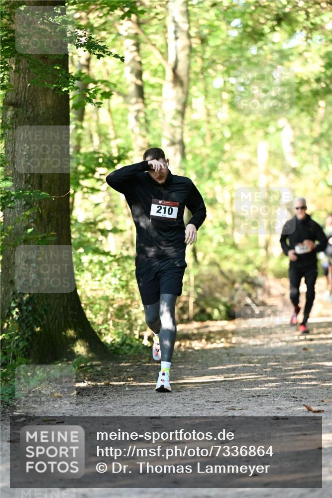 06.10.2024 - Bramfelder Halbmarathon 2024 Dr. Thomas Lammeyer http://msf.ph/oto/7336864 06.10.2024 10:17:33 Laufen 210 meine-sportfotos.de