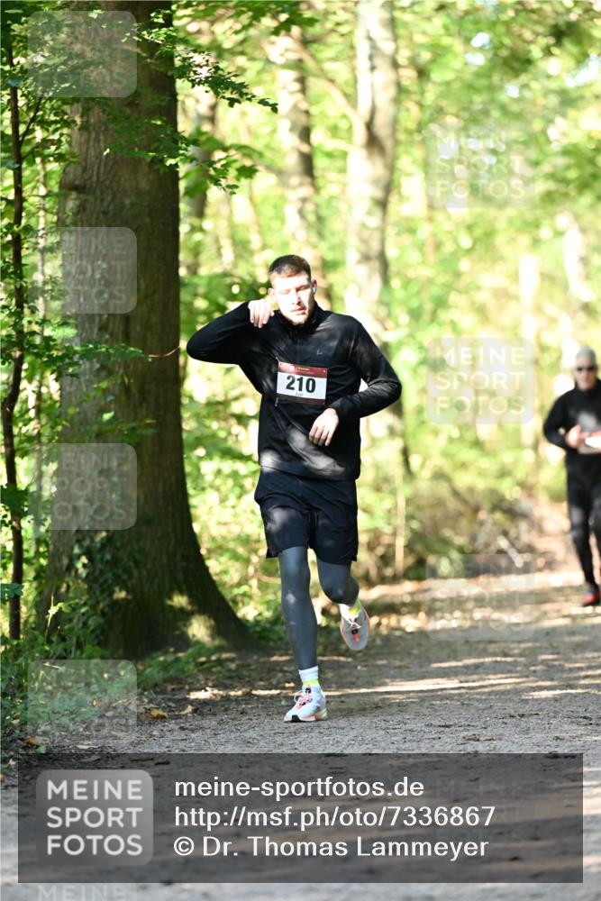 06.10.2024 - Bramfelder Halbmarathon 2024 Dr. Thomas Lammeyer http://msf.ph/oto/7336867 06.10.2024 10:17:34 Laufen 210 meine-sportfotos.de