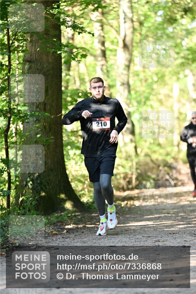 06.10.2024 - Bramfelder Halbmarathon 2024 Dr. Thomas Lammeyer http://msf.ph/oto/7336868 06.10.2024 10:17:34 Laufen 210 meine-sportfotos.de