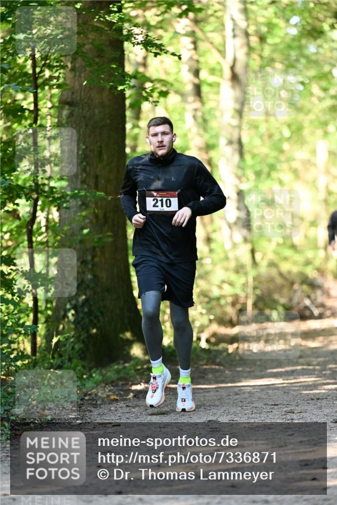 06.10.2024 - Bramfelder Halbmarathon 2024 Dr. Thomas Lammeyer http://msf.ph/oto/7336871 06.10.2024 10:17:34 Laufen 210 meine-sportfotos.de
