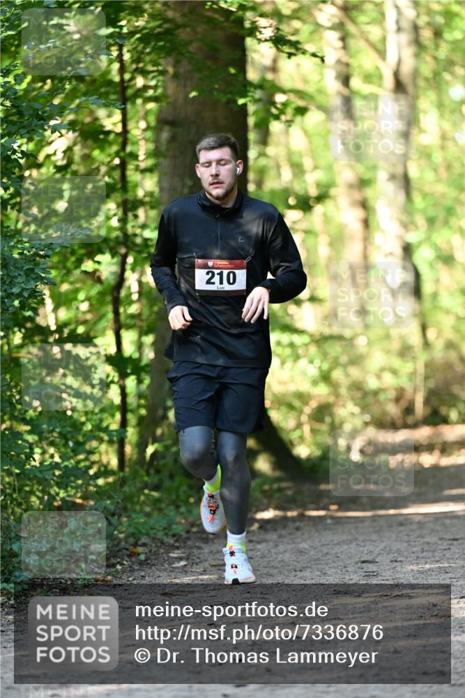 06.10.2024 - Bramfelder Halbmarathon 2024 Dr. Thomas Lammeyer http://msf.ph/oto/7336876 06.10.2024 10:17:35 Laufen 210 meine-sportfotos.de