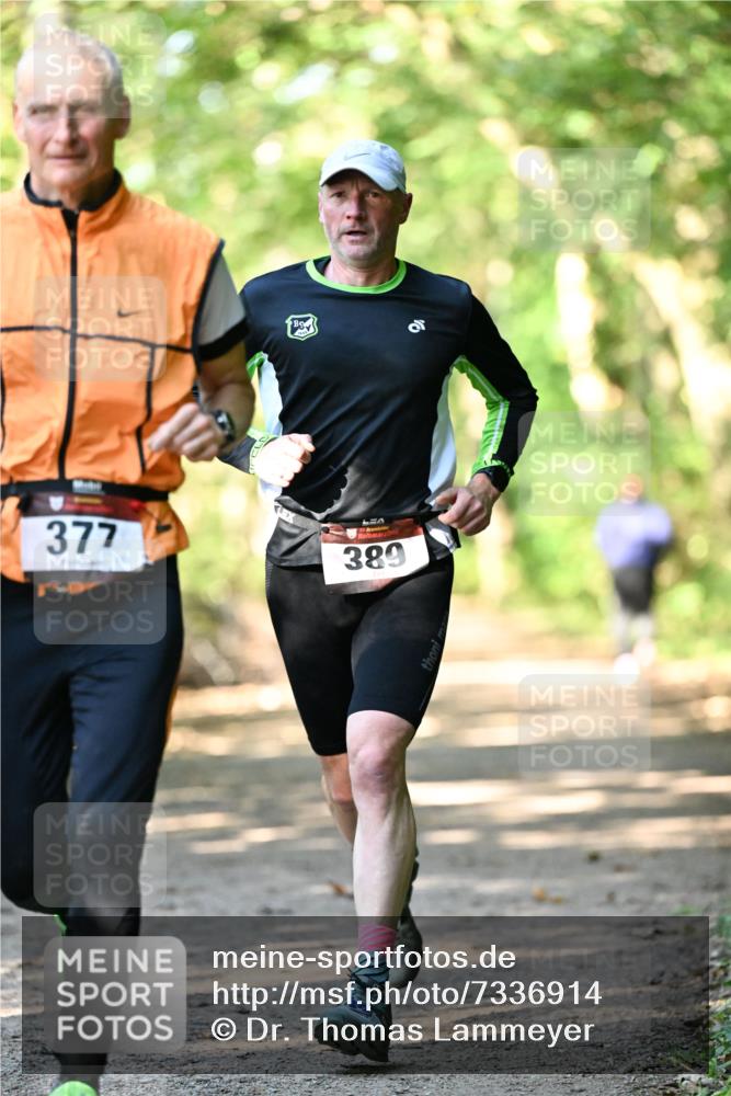 06.10.2024 - Bramfelder Halbmarathon 2024 Dr. Thomas Lammeyer http://msf.ph/oto/7336914 06.10.2024 10:17:49 Laufen 377, 389 meine-sportfotos.de