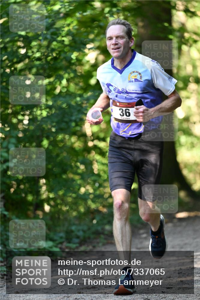 06.10.2024 - Bramfelder Halbmarathon 2024 Dr. Thomas Lammeyer http://msf.ph/oto/7337065 06.10.2024 10:18:58 Laufen 21, 2010, 200, 33, 36 meine-sportfotos.de