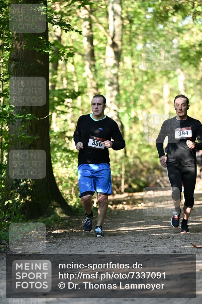 06.10.2024 - Bramfelder Halbmarathon 2024 Dr. Thomas Lammeyer http://msf.ph/oto/7337091 06.10.2024 10:19:35 Laufen 356, 394 meine-sportfotos.de